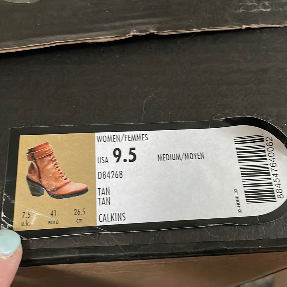 BRAND NEW Ladies Harley Davidson Boots, IN WRAPPING & BOX WITH TAGS, size 9.5